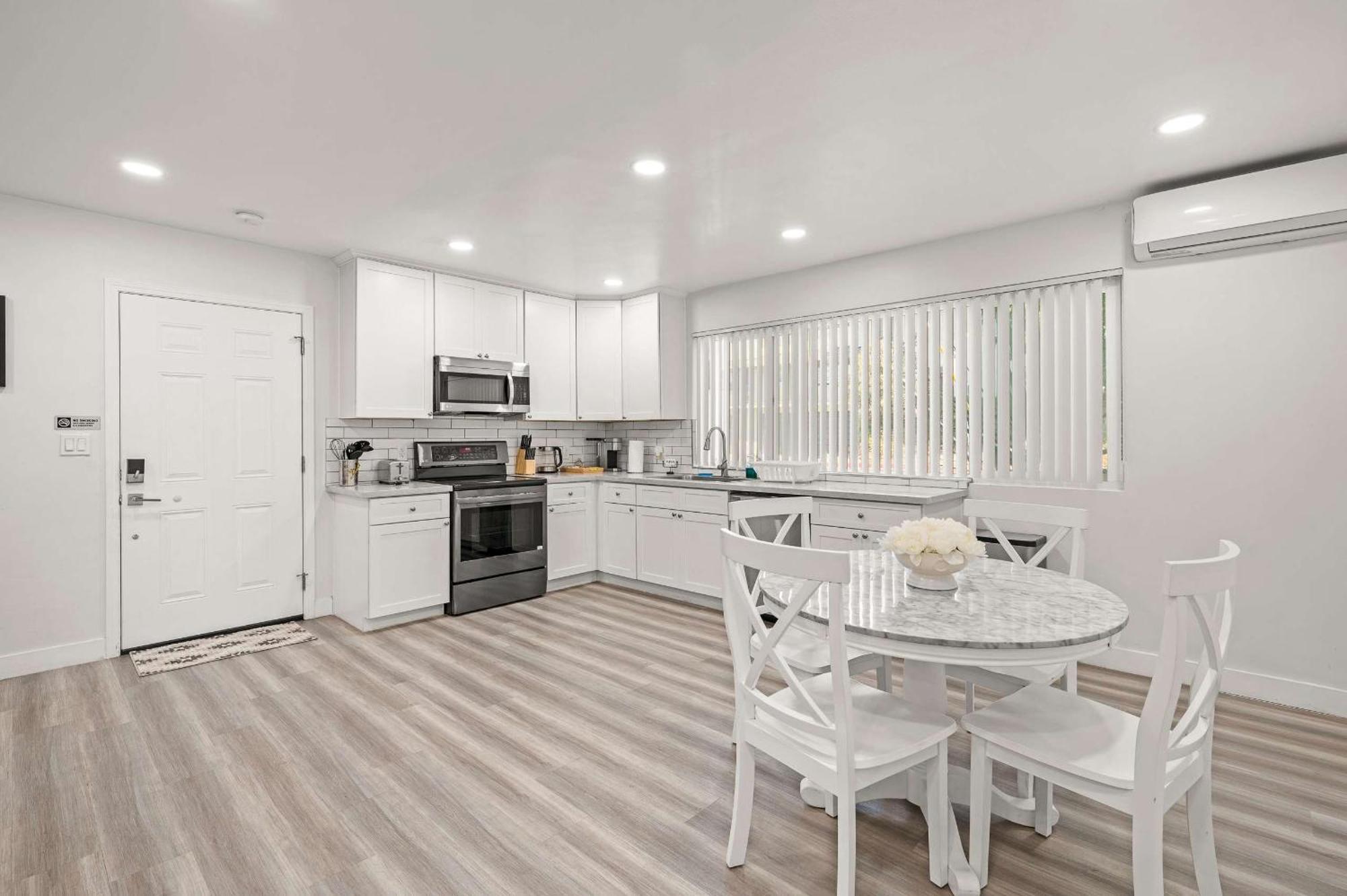 New Renovated 2B2B Apt Self Checkin Free Parking 1 Pasadena Esterno foto