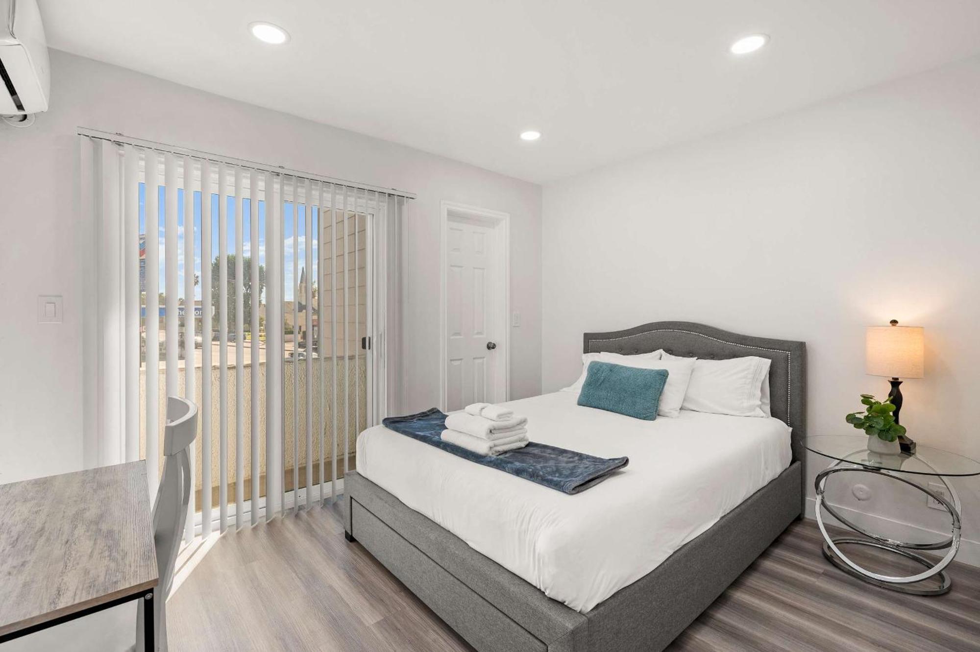 New Renovated 2B2B Apt Self Checkin Free Parking 1 Pasadena Esterno foto