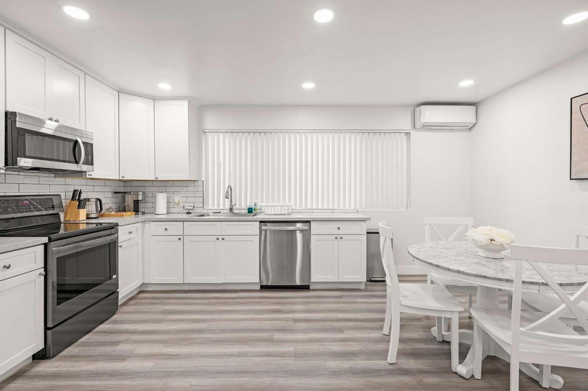 New Renovated 2B2B Apt Self Checkin Free Parking 1 Pasadena Esterno foto