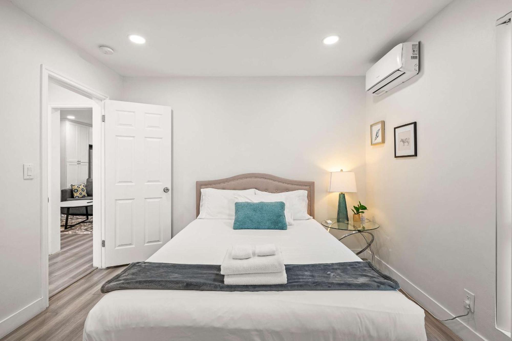 New Renovated 2B2B Apt Self Checkin Free Parking 1 Pasadena Esterno foto